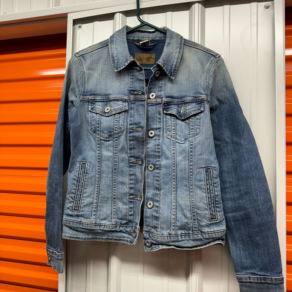 Levi's Women's 90's trucker jean Jacket
